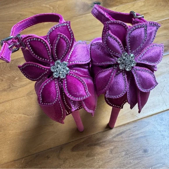 NWT Gianni Bini Karmello Velvet Flower Ankle Strap Platform Dress Sandals - Picture 8 of 10